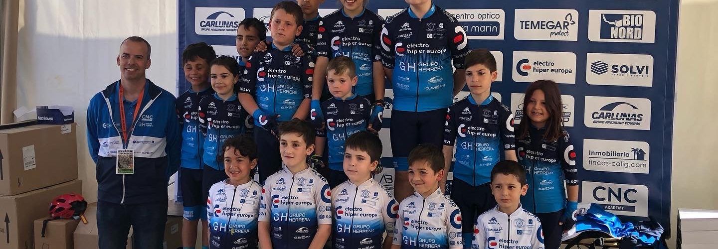 Prop de 200 ciclistes es donen cita en la Reunió de les Escoles Provincials de Santa Magdalena