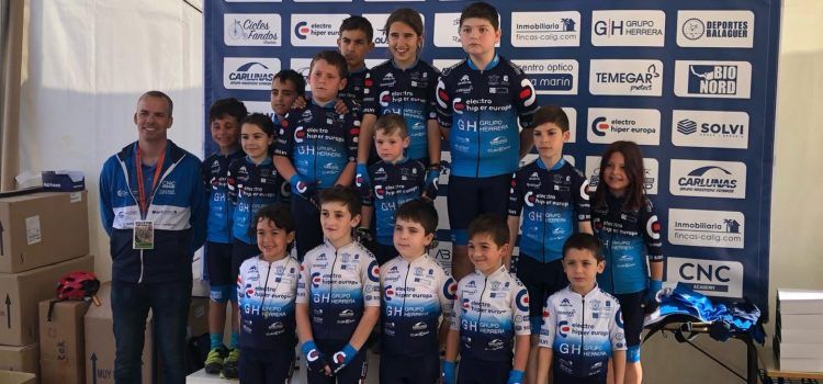 Prop de 200 ciclistes es donen cita en la Reunió de les Escoles Provincials de Santa Magdalena