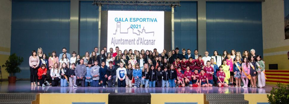 Iker Garcia rep a Alcanar el premi al millor esportista de l’any 2021 en la VIII Gala Esportiva