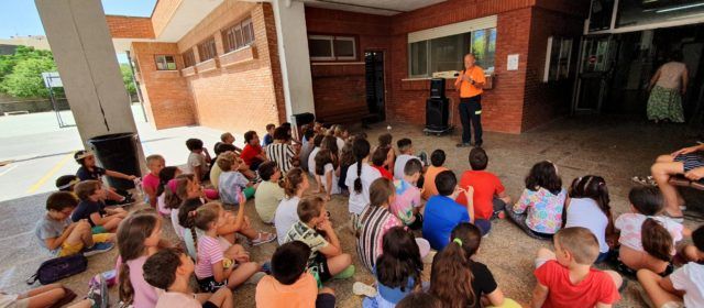Vídeo i fotos: El bomber Javi Sanz conta la seua experiència a Polònia