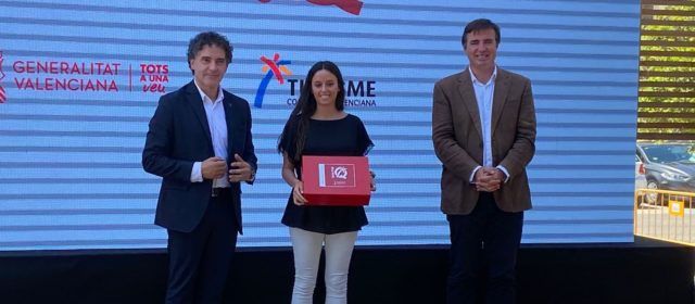 Alcalà-Alcossebre rep les banderes Qualitur que certifiquen la qualitat de totes les seues platges