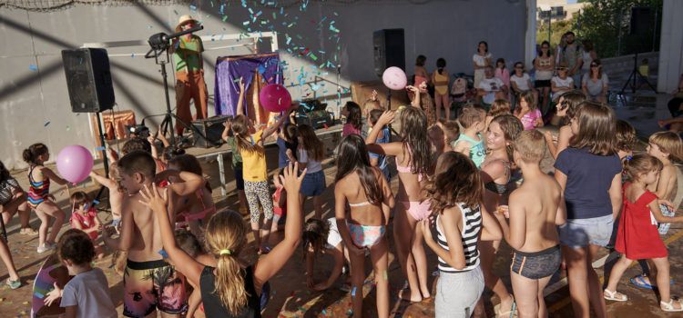La festa dels superherois i superheroïnes aplega 1.000 infants i joves