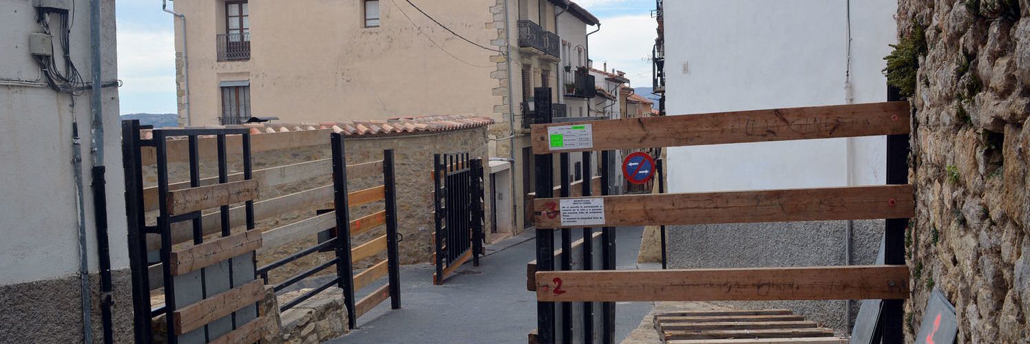 L’ajuntament de Morella renova les barreres del recinte taurí per a les festes