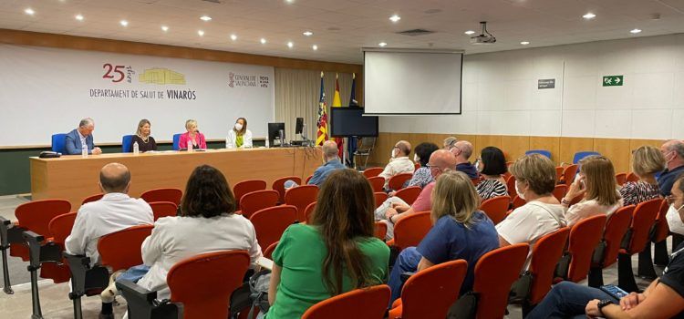 Sanitat expone en Vinaròs a los jefes de servicio el plan de refuerzo de la UCI del Hospital