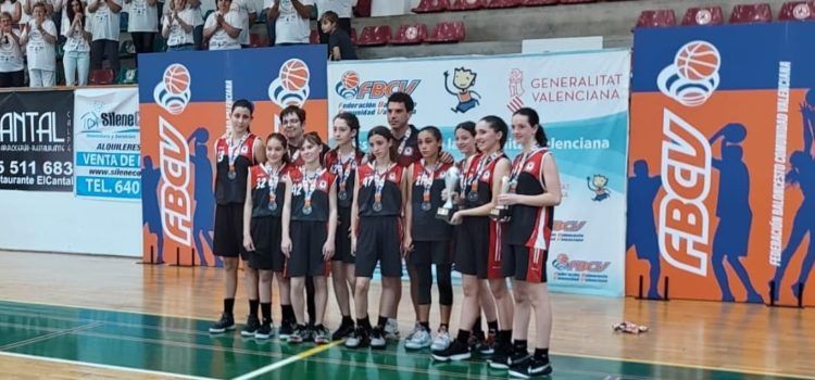 Las infantiles del CB Gil Comes Vinaròs, subcampeonas autonómicas