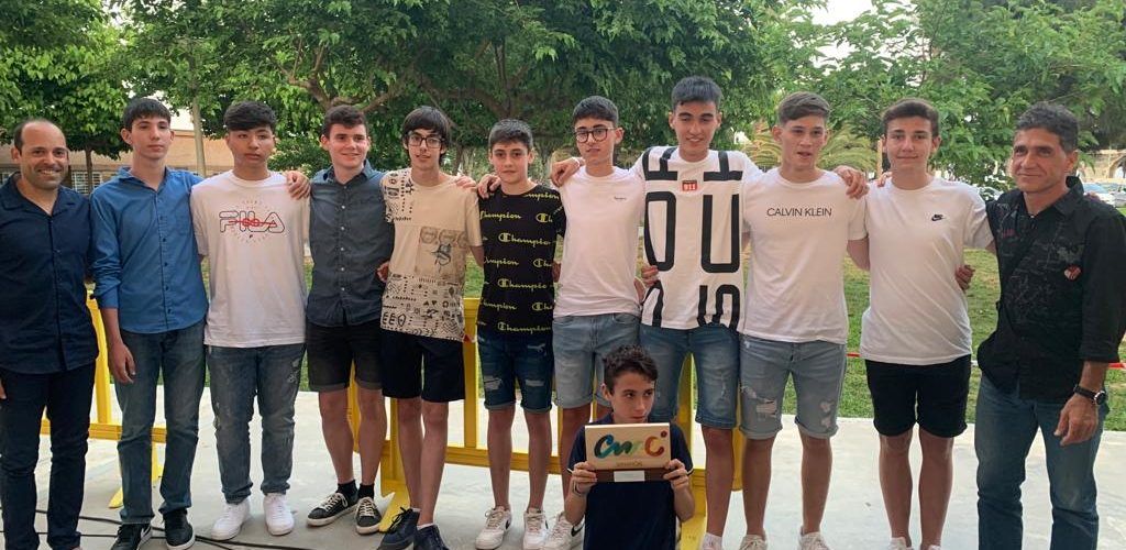 El conjunt Sub16 masculí del Club Esportiu Vinaròs, guardonat com a millor equip promesa