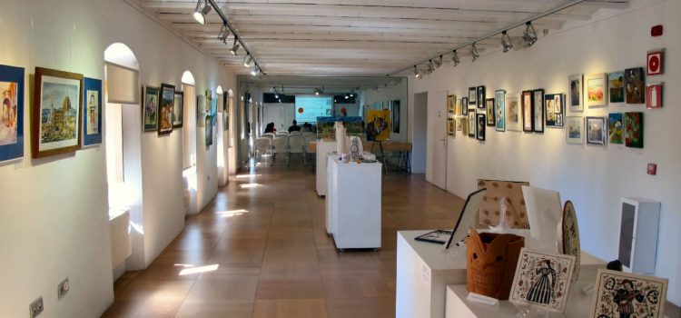 La UP de Benicarló celebra el final de curs amb teatre, lectura de textos i una exposició col·lectiva