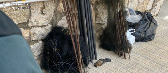 La Guardia Civil interviene cuatro redes de caza japonesa y libera 47 aves capturadas al medio natural en el Montsià