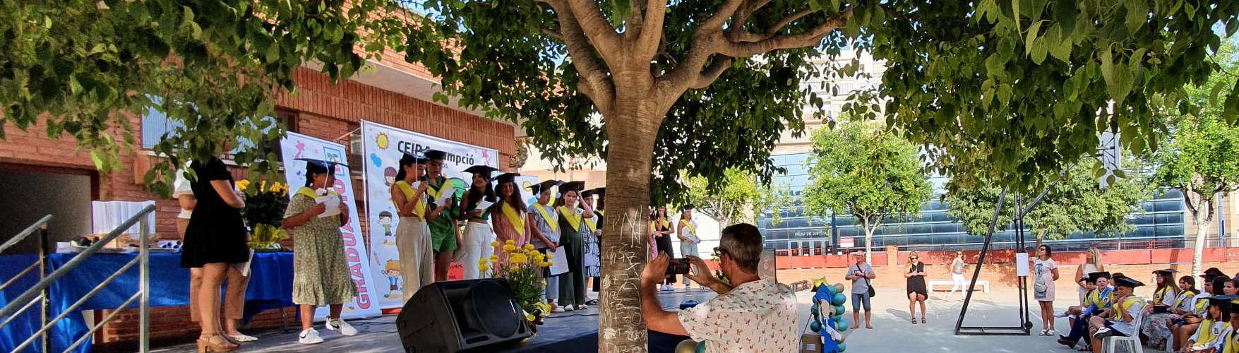 Vídeo i fotos: graduació de sisè al col·legi Assumpció