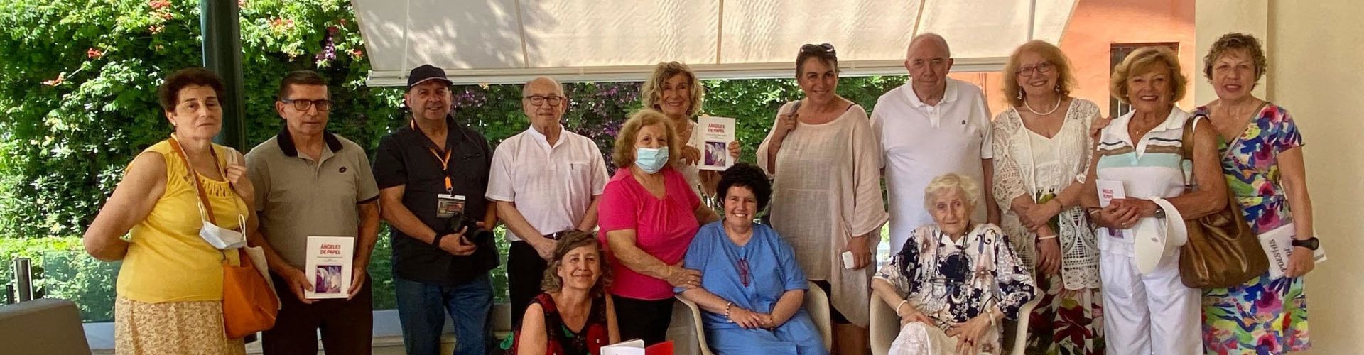 La vinarocense María Fonellosa presenta su poemario más personal, “Ángeles de papel”