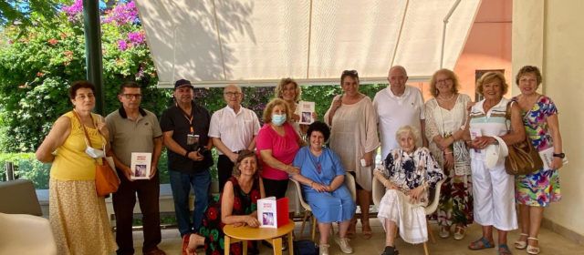 La vinarocense María Fonellosa presenta su poemario más personal, “Ángeles de papel”