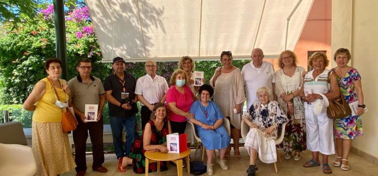 La vinarocense María Fonellosa presenta su poemario más personal, “Ángeles de papel”