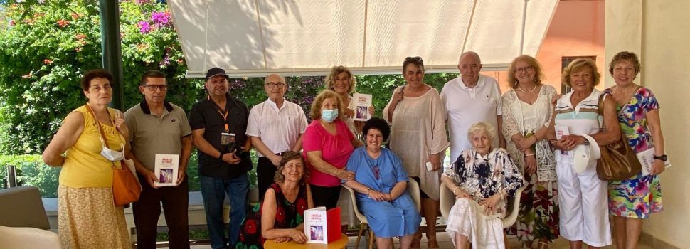 La vinarocense María Fonellosa presenta su poemario más personal, “Ángeles de papel”