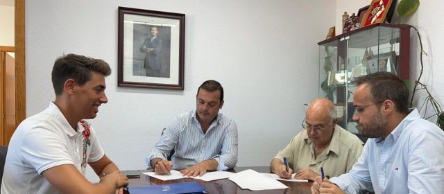 El Ayuntamiento de Peñíscola convenia con el párroco de la localidad el mantenimiento de las campanas de la Ermitana y la Parroquia de Santa María