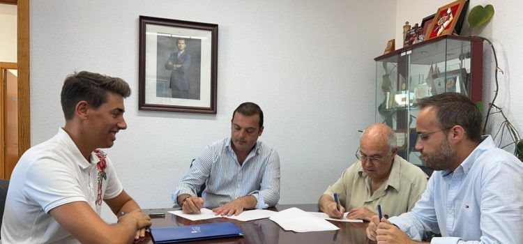 El Ayuntamiento de Peñíscola convenia con el párroco de la localidad el mantenimiento de las campanas de la Ermitana y la Parroquia de Santa María
