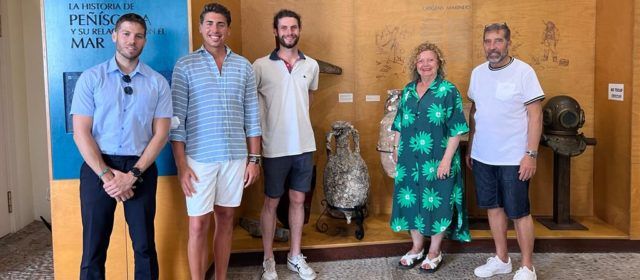 Peníscola rep la donació d’una àmfora romana del segle II per al seu Museu de la Mar