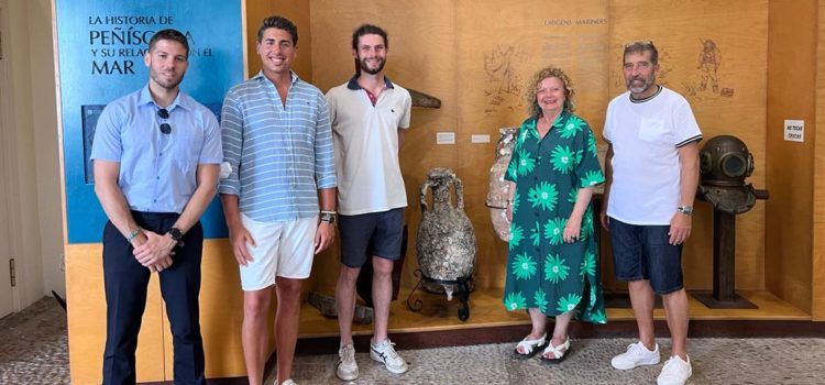 Peníscola rep la donació d’una àmfora romana del segle II per al seu Museu de la Mar