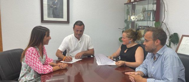 L’Ajuntament de Peníscola subscriu un conveni amb la Associació de Comerciants per a la promoció i dinamització del comerç