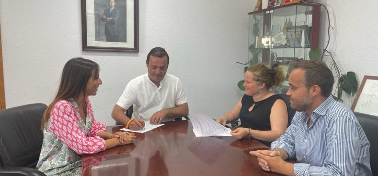 L’Ajuntament de Peníscola subscriu un conveni amb la Associació de Comerciants per a la promoció i dinamització del comerç