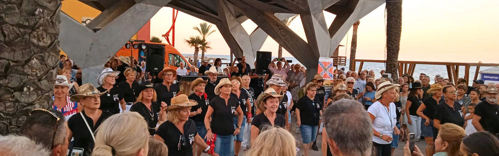 Exhibició de ball country al passeig de Vinaròs