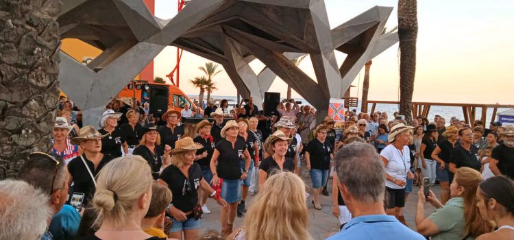 Exhibició de ball country al passeig de Vinaròs