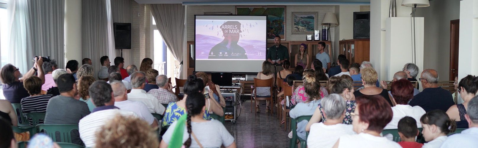 Èxit d’assistència a l’estrena del documental ‘Arrels de Mar’ a les Cases d’Alcanar