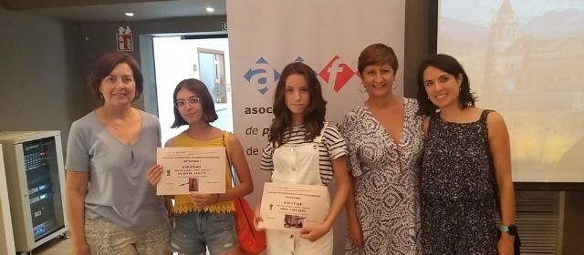 Neus Gargallo i Claudia Arroyo, de l’IES Leopoldo Querol, premiades en un concurs de producció en llengua francesa