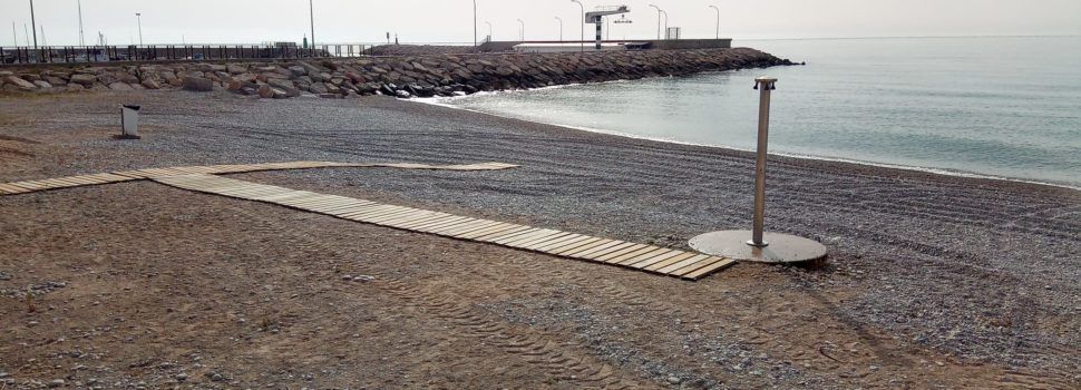 Les platges d’Alcanar a punt, la setmana que comença la temporada d’estiu