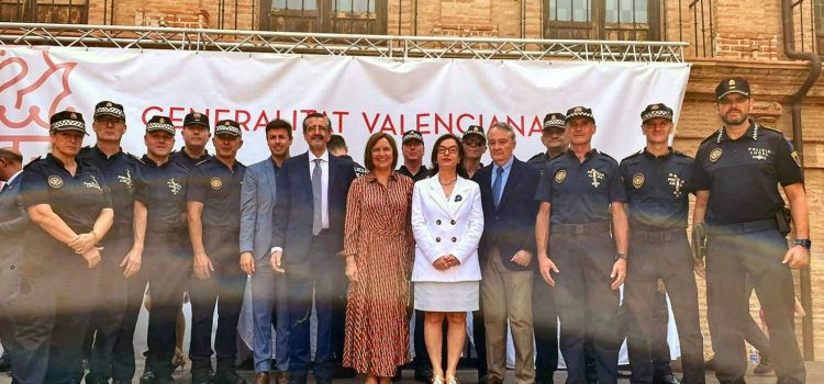 La Generalitat condecora 12 membres de la Policia Local de Benicarló per 25 anys de servei