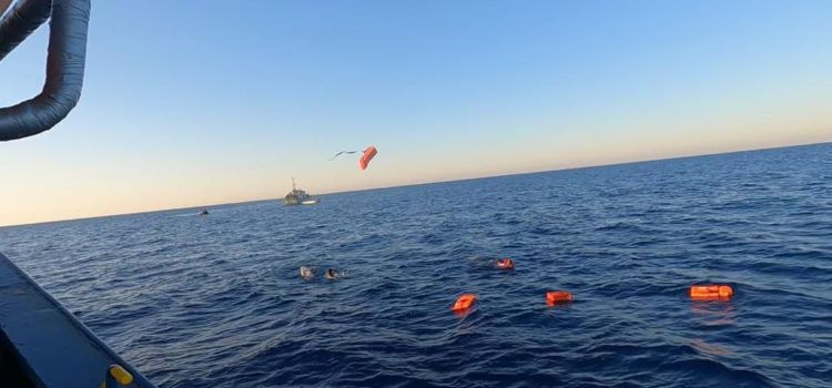 Aita Mari realiza un segundo rescate en el Mediterráneo Central y evita que 17 personas sean devueltas a Libia