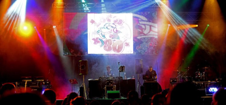 L’espectacle Locos x los 80 va fer vibrar Alcossebre