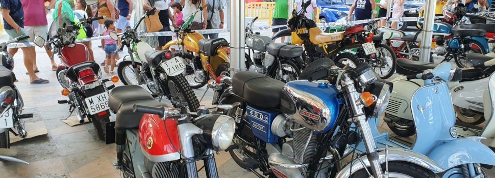 Segon dia també amb molt d’èxit de l’exposició de cotxes i motos clàssics