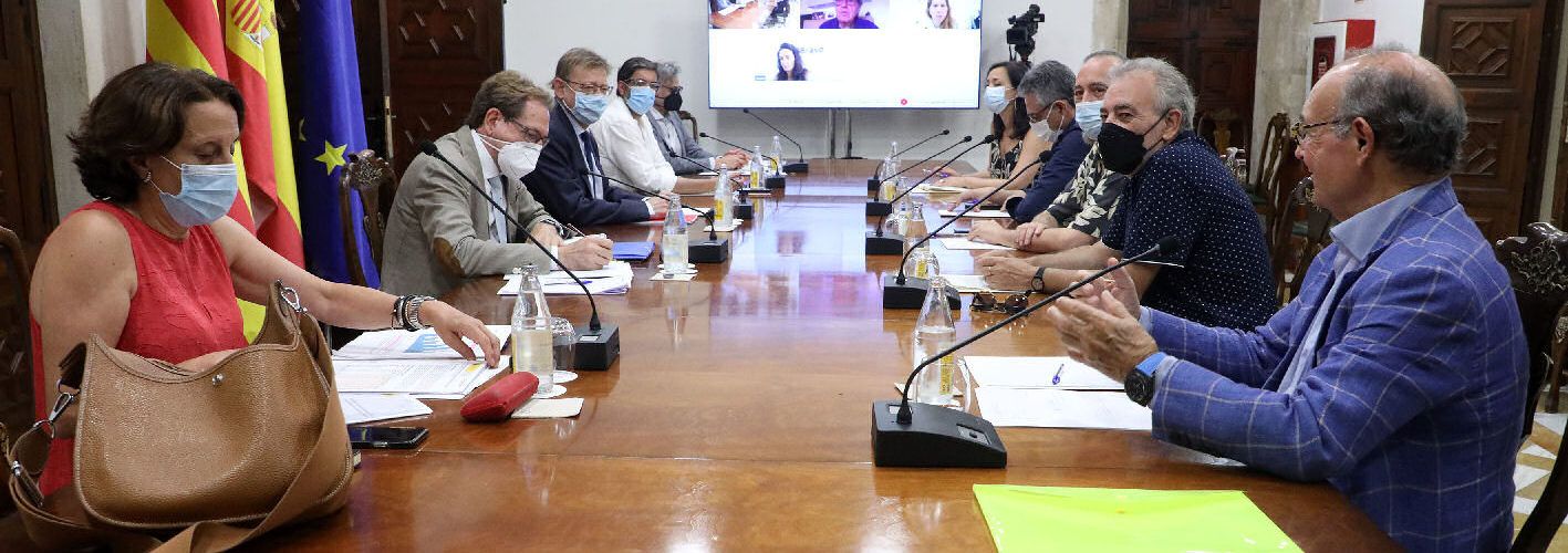 Ximo Puig descarta la aplicación de nuevas medidas restrictivas y recuerda la conveniencia de mantener la distancia de seguridad