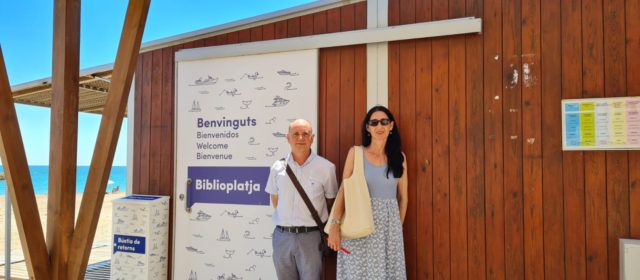 Visita de dues autoritats autonòmiques a la Biblioteca i Biblioplatja de Vinaròs