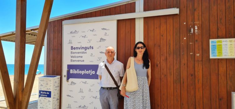 Visita de dues autoritats autonòmiques a la Biblioteca i Biblioplatja de Vinaròs