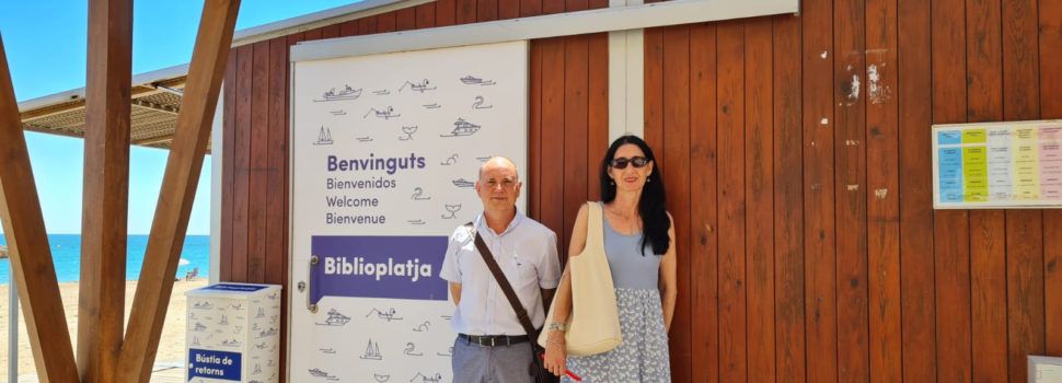 Visita de dues autoritats autonòmiques a la Biblioteca i Biblioplatja de Vinaròs