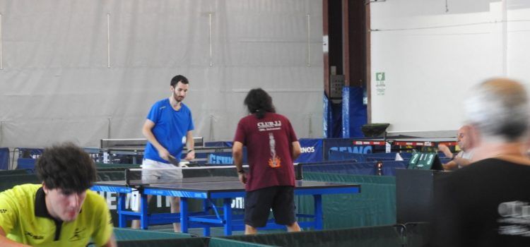 Torneig de tennis taula al pavelló de Vinaròs