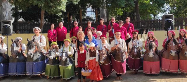 Els Gaiters de l’Aguilot bategen els nous cavallets infantils que s’estrenaran en la pròxima Festa del Renaixement