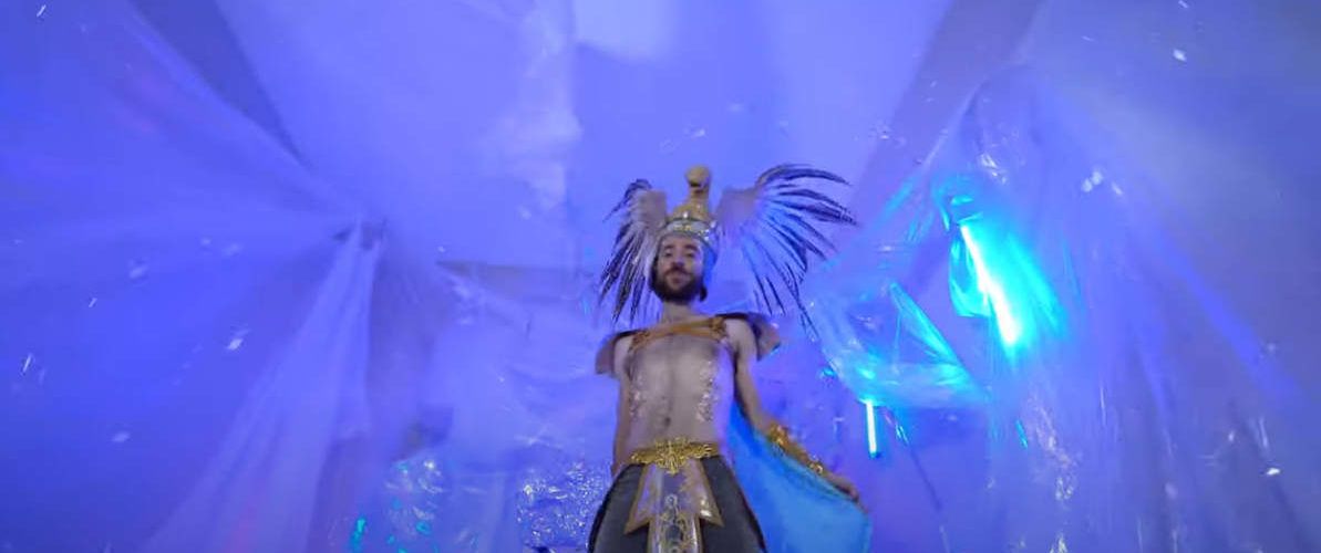 El rei de “La Colla” crea un videoclip amb la cançó que composà per al Carnaval