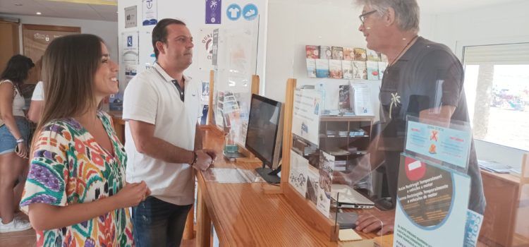 Peníscola ha atés, aquest juny, més de 7.000 consultes en les oficines d’informació turística
