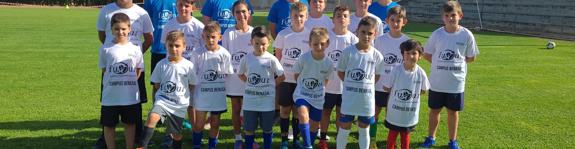 Xiquets i xiquetes de Benassal gaudeixen del Campus de Futbol 2022