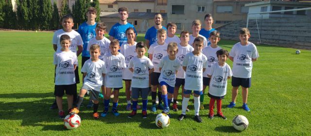 Xiquets i xiquetes de Benassal gaudeixen del Campus de Futbol 2022