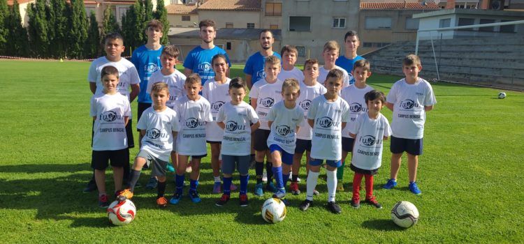 Xiquets i xiquetes de Benassal gaudeixen del Campus de Futbol 2022