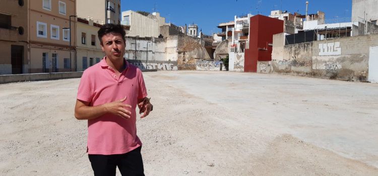 La Brigada d’Obres i Serveis de Benicarló adequa el solar de la Fundació Compte Fibla