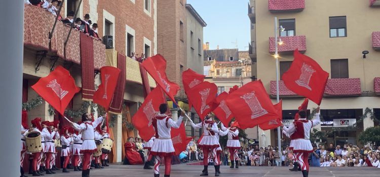 La presidenta de la Diputació visita a la Festa del Renaixement de Tortosa i inaugura la pista coberta a Sant Jaume