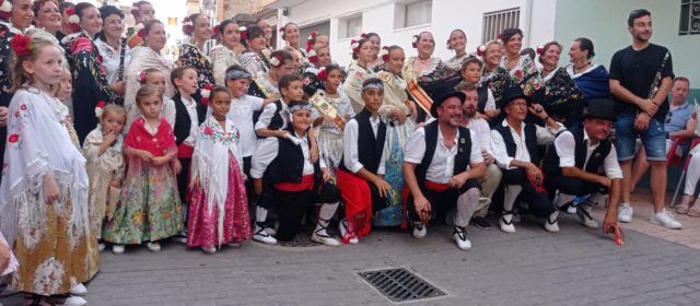 Actuació del Grup Folclòric Local de Sant Jordi