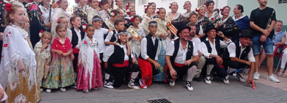 Actuació del Grup Folclòric Local de Sant Jordi
