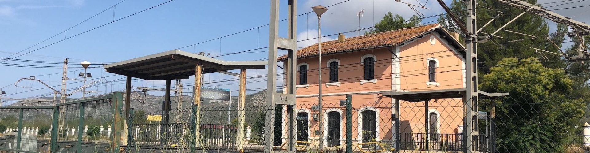 Compromís reclama la reobertura de les estacions de la Ribera de Cabanes i Santa Magdalena una vegada finalitze el Corredor Mediterrani