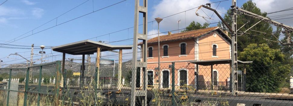 Compromís reclama la reobertura de les estacions de la Ribera de Cabanes i Santa Magdalena una vegada finalitze el Corredor Mediterrani