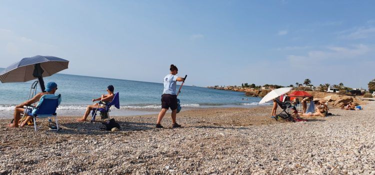 Netejant les cales de Vinaròs